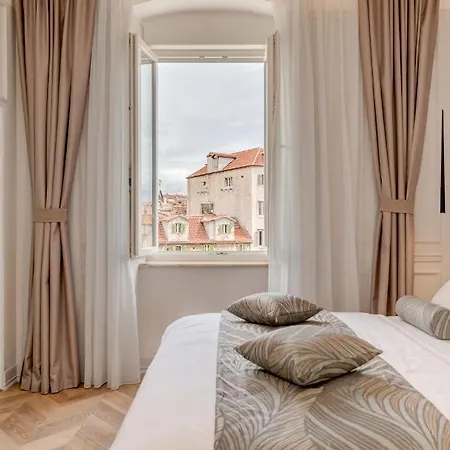Pensionat Luxury L'avenue 2 4*