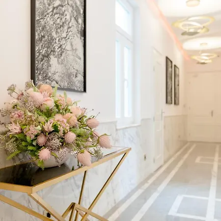 Luxury L'avenue 2 4*